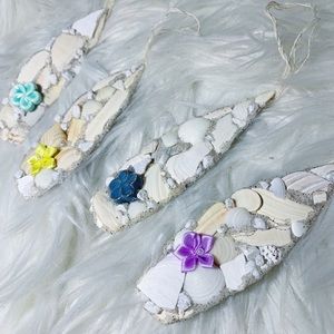 Surfboard Ornament Made of Seashells